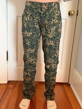 Hei Hei Green and Tan Camouflage/Floral Pants. Like new. Perfect condition.